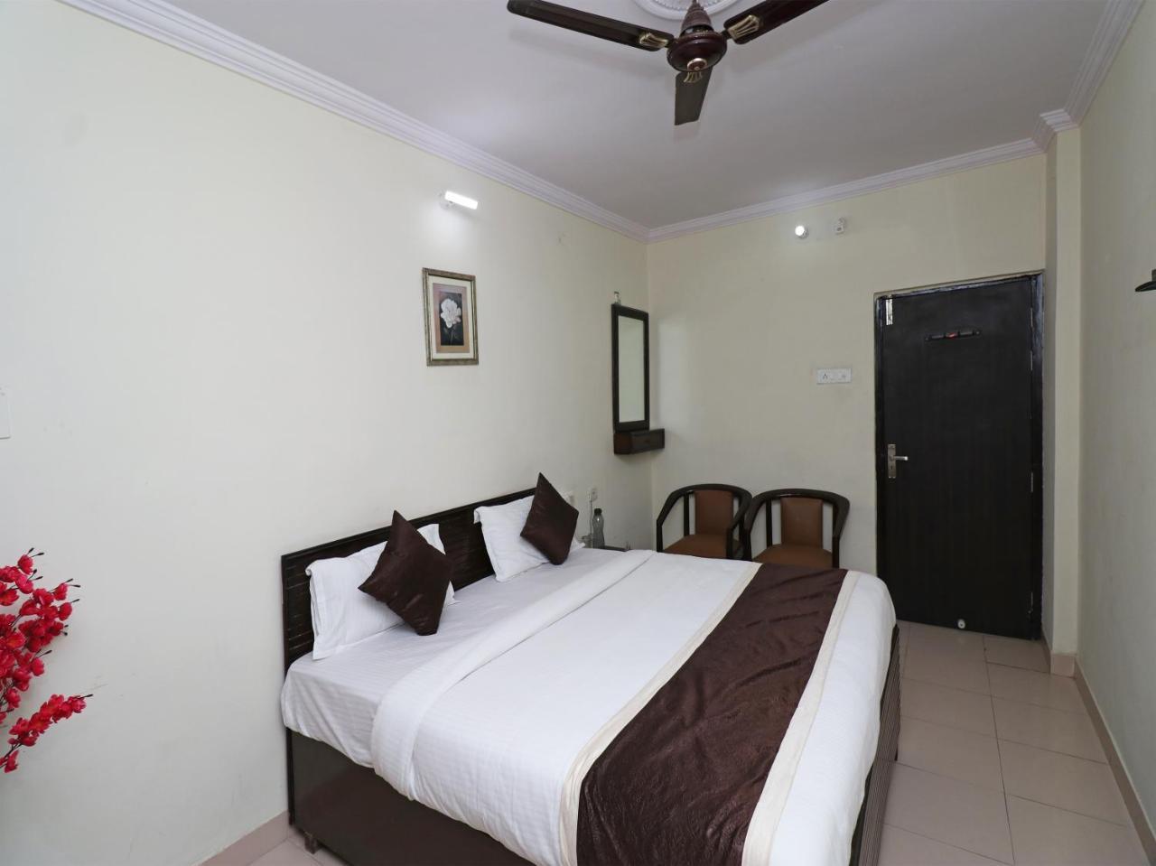 Oyo 23009 Hotel Maxx Lucknow Exterior photo