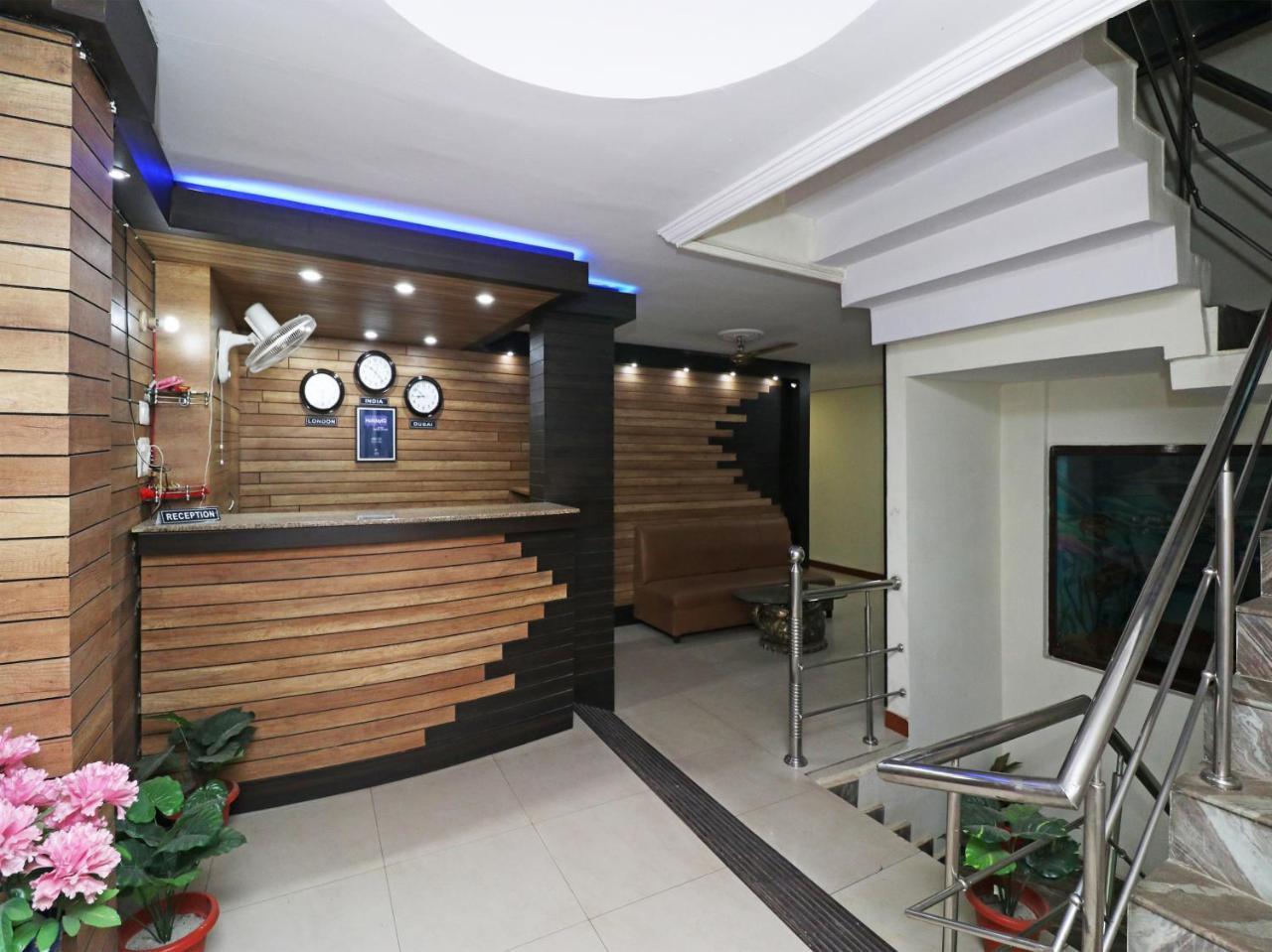 Oyo 23009 Hotel Maxx Lucknow Exterior photo