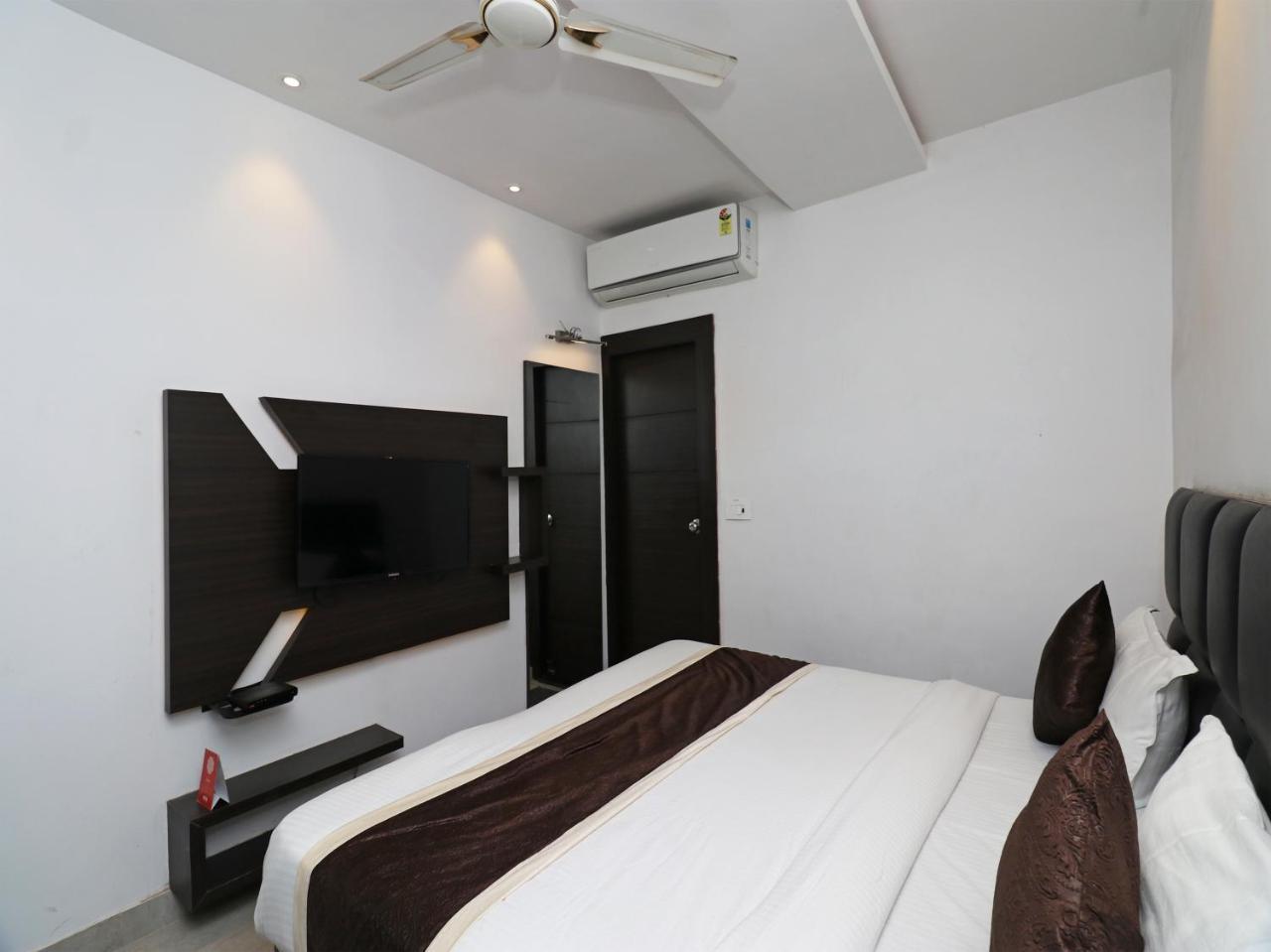 Oyo 23009 Hotel Maxx Lucknow Exterior photo